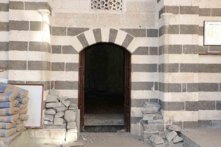 Depremlerde hasar gören tarihi yapılar restore ediliyor