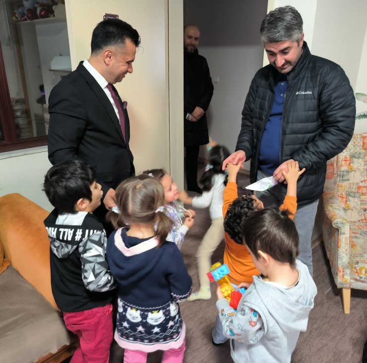 Bakan Yardımcısı Tarıkdaroğlu, Nenehatun Çocuk Evleri Sitesi’nde denetimlerde bulundu