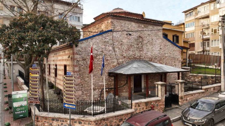 700 yıllık medresenin içerisine yapılan tuvalet ve mutfak isyan ettirdi