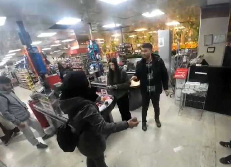 Çalışanlar fişe bakmak istedi, kadın "Ben hırsız mıyım?" diyerek sinir krizi geçirdi
