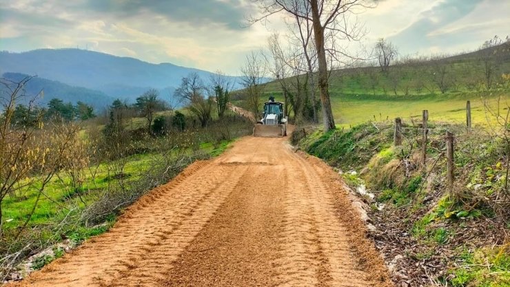 Yığılca’da köy yollarında yol bakım çalışmaları devam ediyor