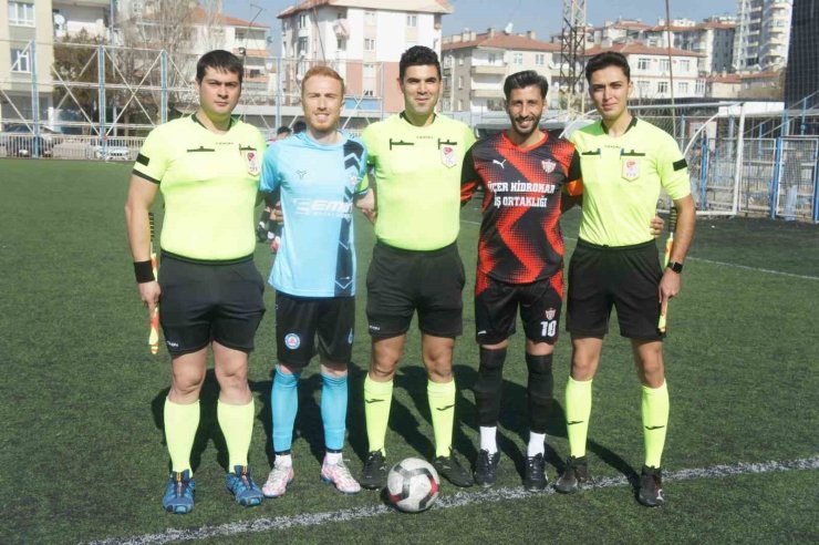 Şampiyon Döğergücü FK farklı kazandı