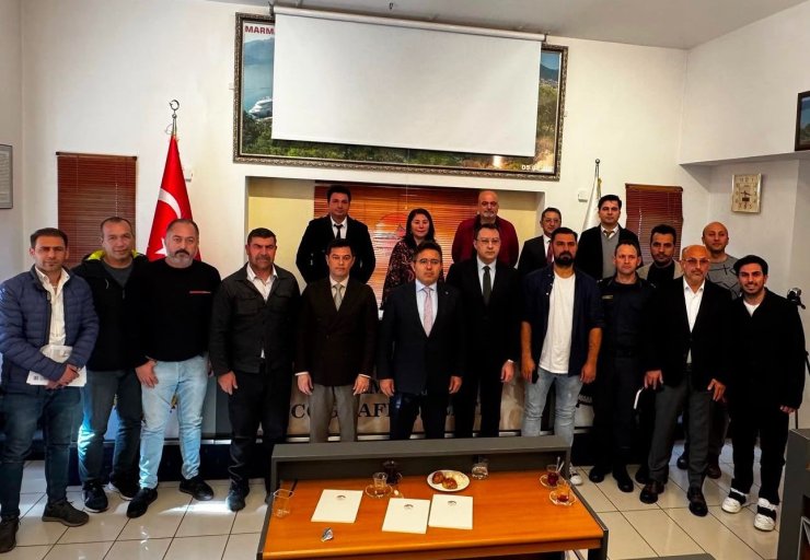 Marmaris Barlar Sokağı için ilçe protokolü sokak esnafı ile toplantı yaptı