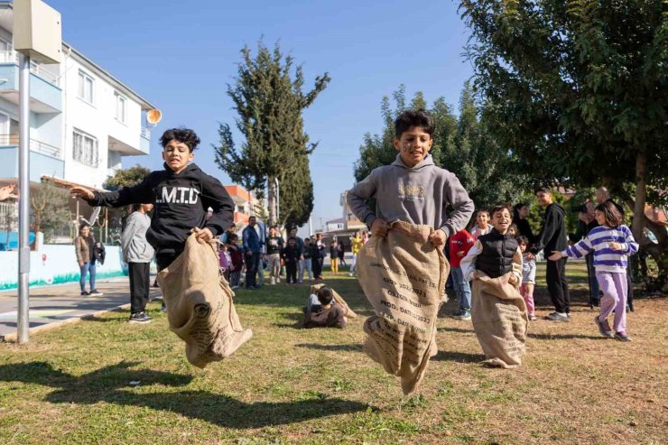 Mersin’de çocuklar, Büyükşehir Belediyesinin etkinliklerinde keyifli anlar yaşadı