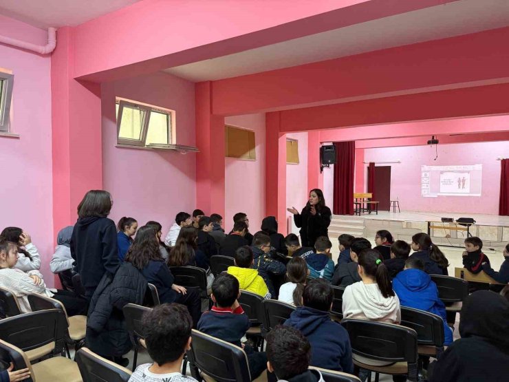 250 ortaokullu öğrencilere bilgilendirme yapıldı