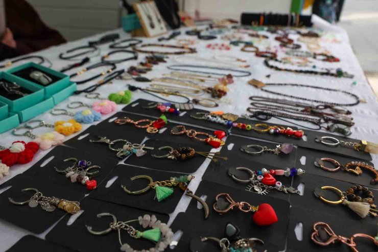 Bakırköy Belediyesi "kadın emeği pazarı" ile depremzedelerin yanında