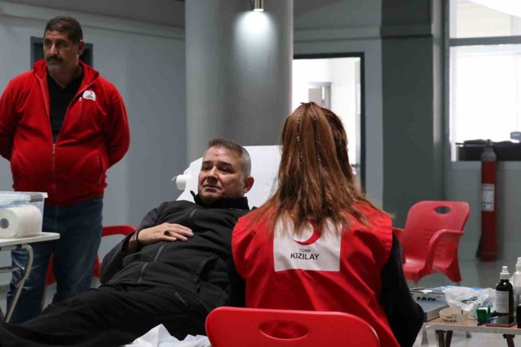 Ardahan Polisi’den Kızılay’a kan bağışı