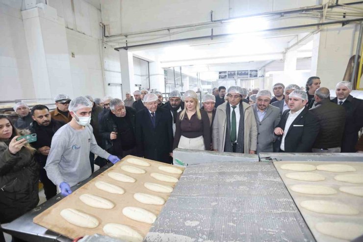 Ege’nin en büyük entegre ekmek üretim tesisi Merkezefendi’de açıldı