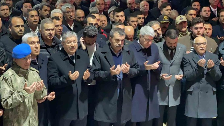 Osmaniye’de deprem şehitleri için sessiz yürüyüş ve anma programı düzenlendi