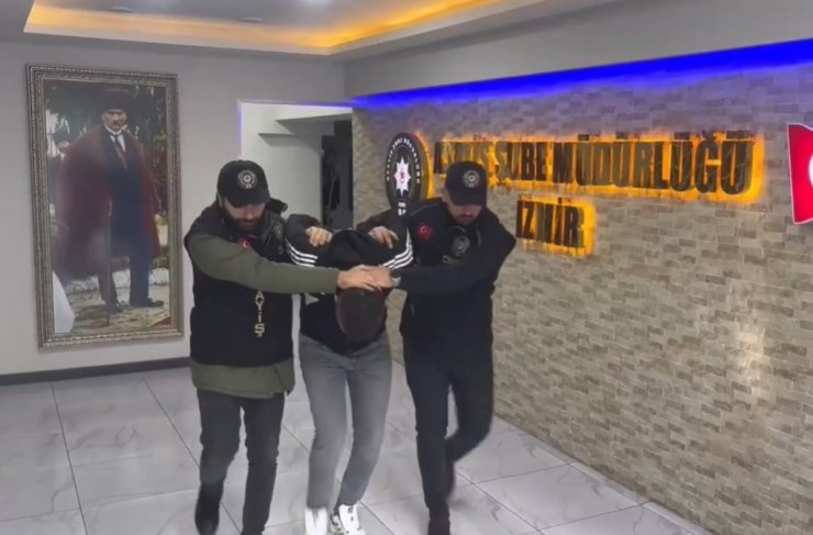 Kendisine borcu olan arkadaşını bıçaklayarak öldürdü