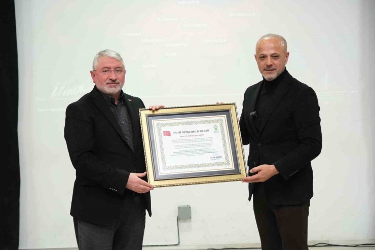 Başkan Aşgın’a yalnız bırakmadığı Afşin’de fahri hemşehrilik beratı verildi