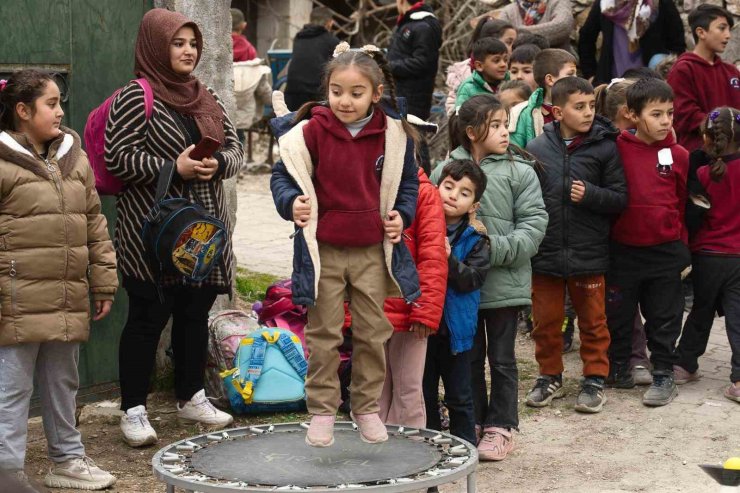 Şehitkamil’den köy okullarında çocuk şenliği