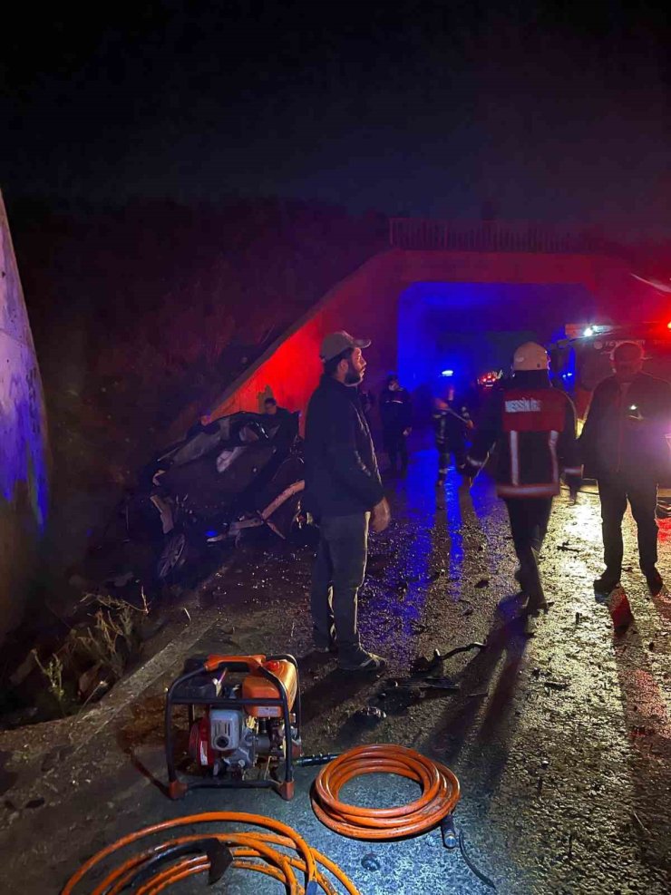 Tarsus’ta havaalanı yolunda kaza: 2 yaralı