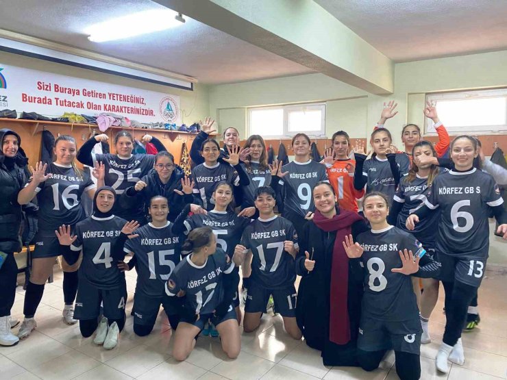 Körfezli kızlar Sakarya Serdivan’ı 5-0 yendi