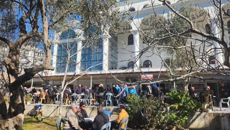 Depremlerde yıkılan cami ve Kur’an kursları için hayır çarşısı kuruldu