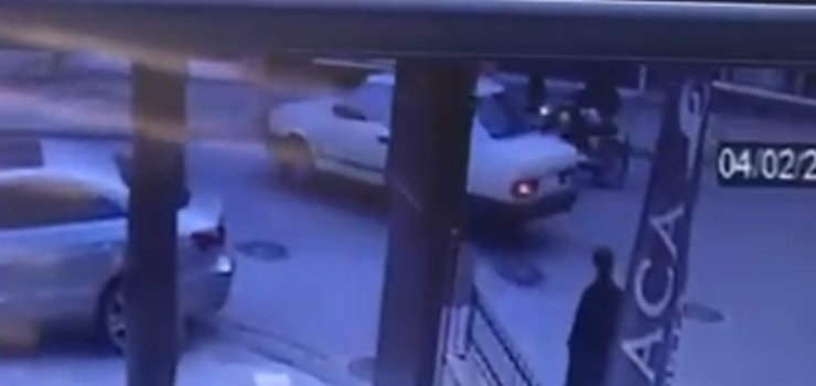 Denizli’de otomobile çarpan motosikletli yaralandı