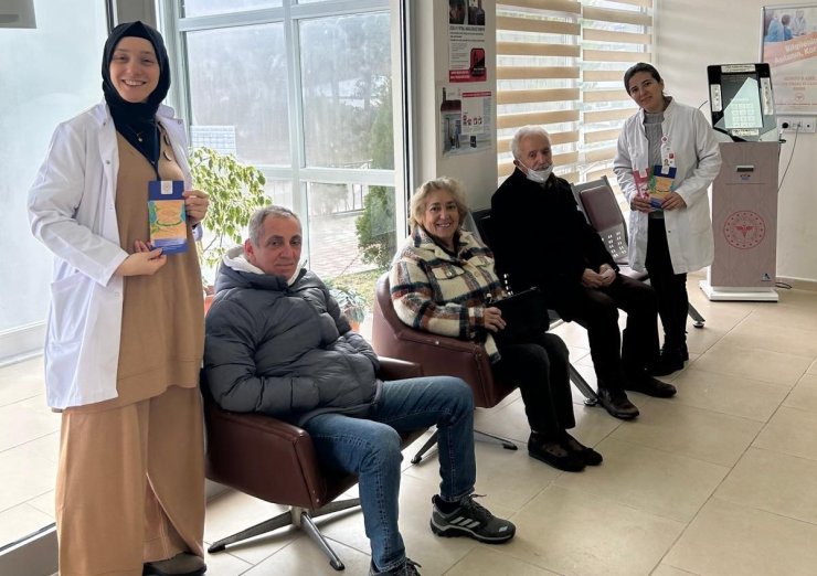 Sağlıkçılar kanserle ilgili vatandaşları bilgilendirdi