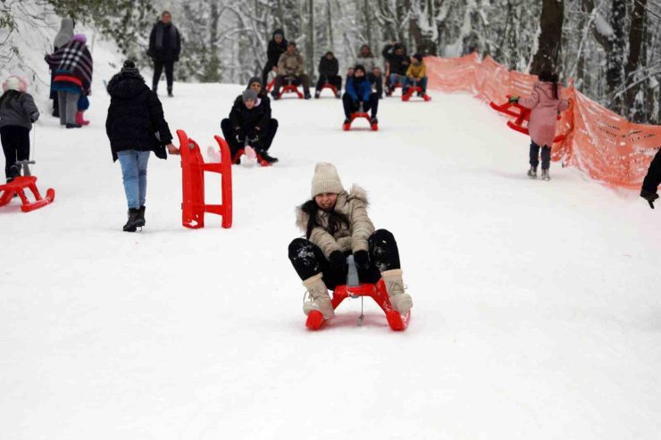 İğne atsan yere düşmez: 7’den 70’e herkes oradaydı