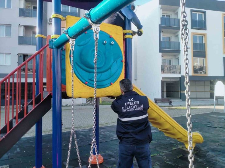 Çocuk parkını yakan şüpheliler yakalandı