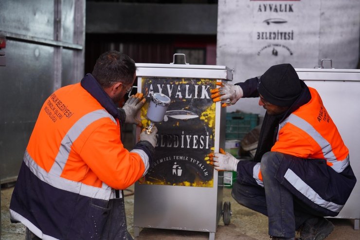 Ayvalık Belediyesi, öz kaynaklarıyla konteyner üretiyor