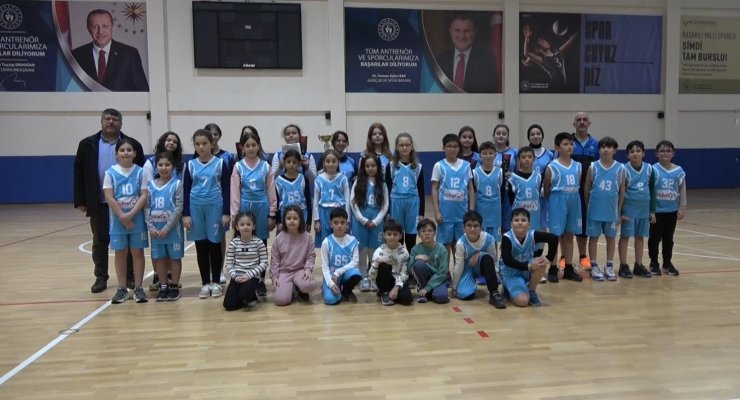 Tavşanlı Çınar Spor Kulübü U18 Kız Basketbol Takımı kupa töreni düzenledi