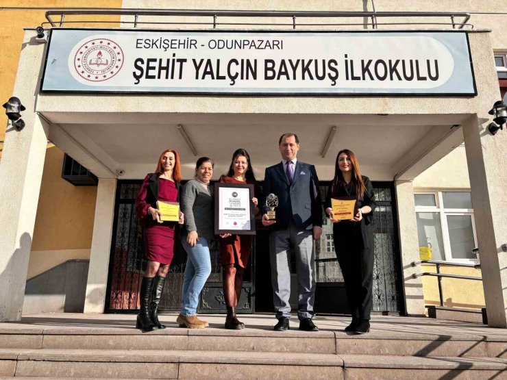 Ebru öğretmenden Eskişehir’i gururlandıran ödül