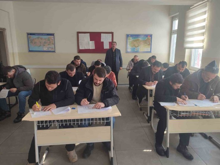 Tercan’da avcılar kursu bitirip belgelerini aldılar