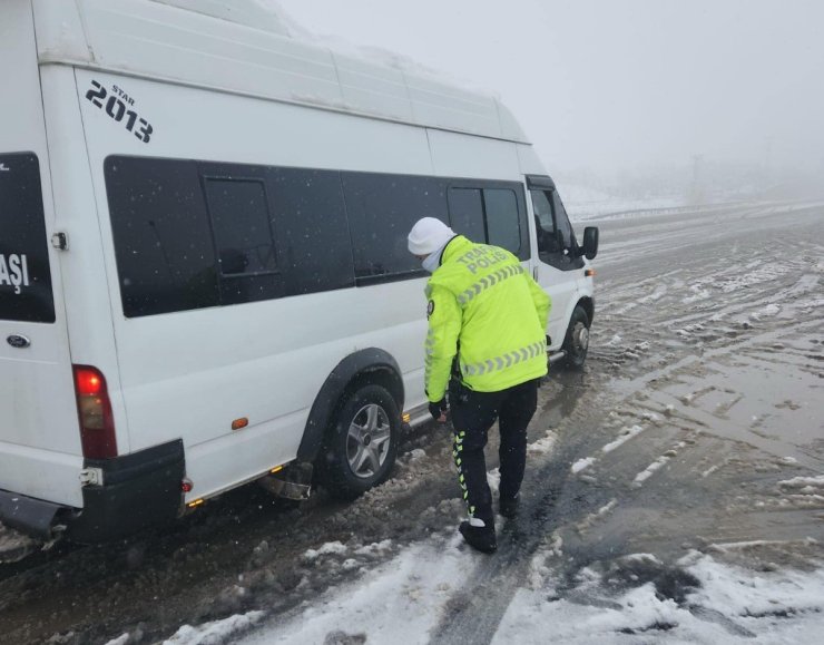 Kış lastiği olmayan araçların geçişine izin verilmiyor