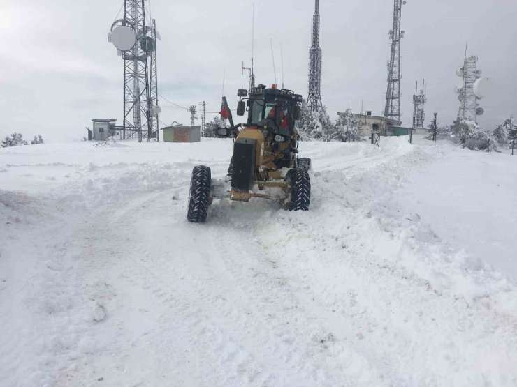Çorum’da karla mücadele sürüyor