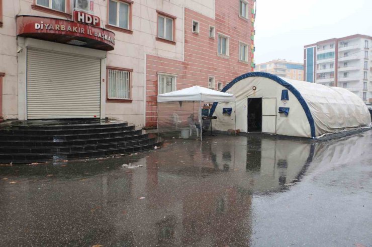 Diyarbakır anneleri soğuk hava şartlarına rağmen evlat nöbetini sürdürüyor