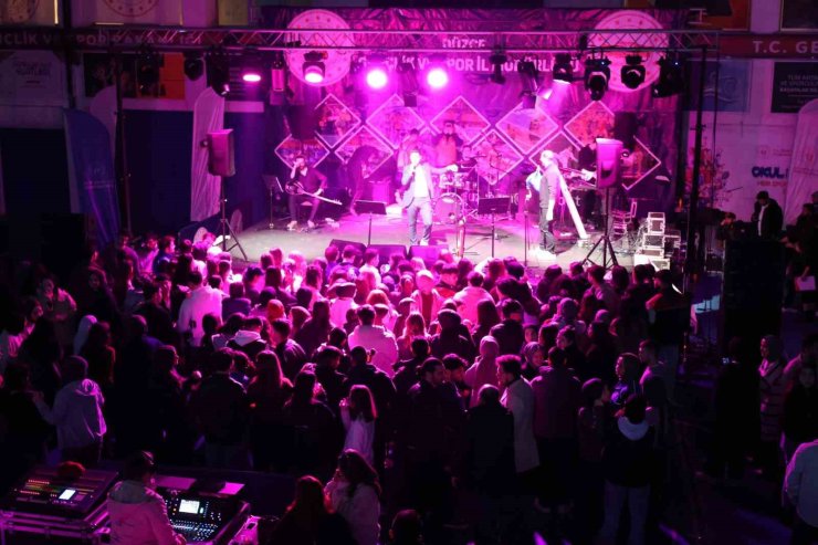 Bu konserde biletler kitap oldu