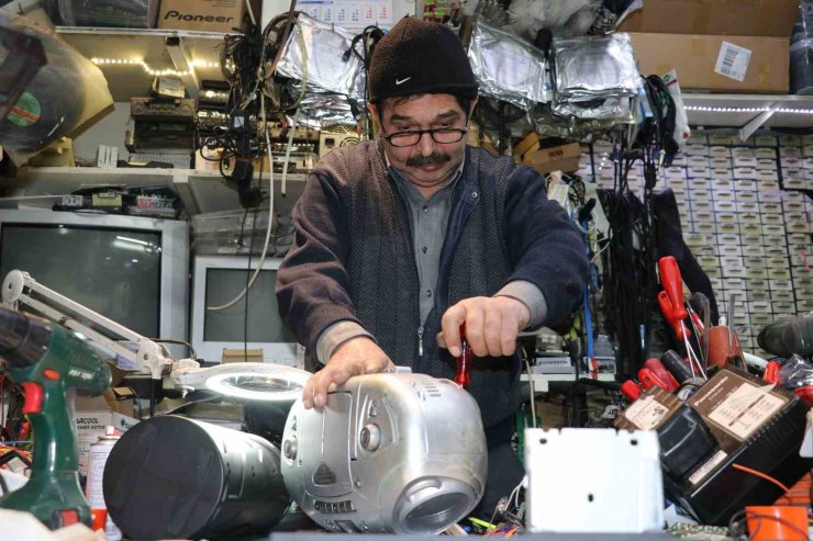 Modern çağa yenik düşen radyolar, doğal afetlerde hayat kurtarabilir