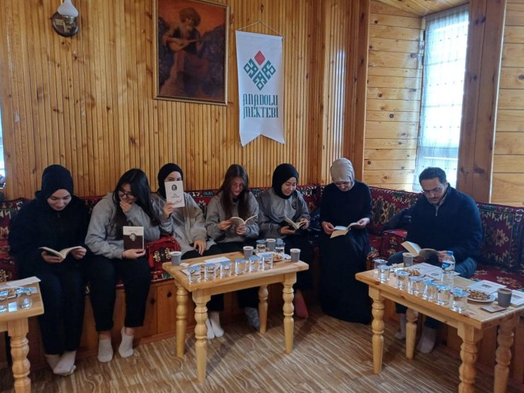 Bayburt’ta ’Anadolu Mektebi Yazar Okumaları’ toplantısı gerçekleştirildi