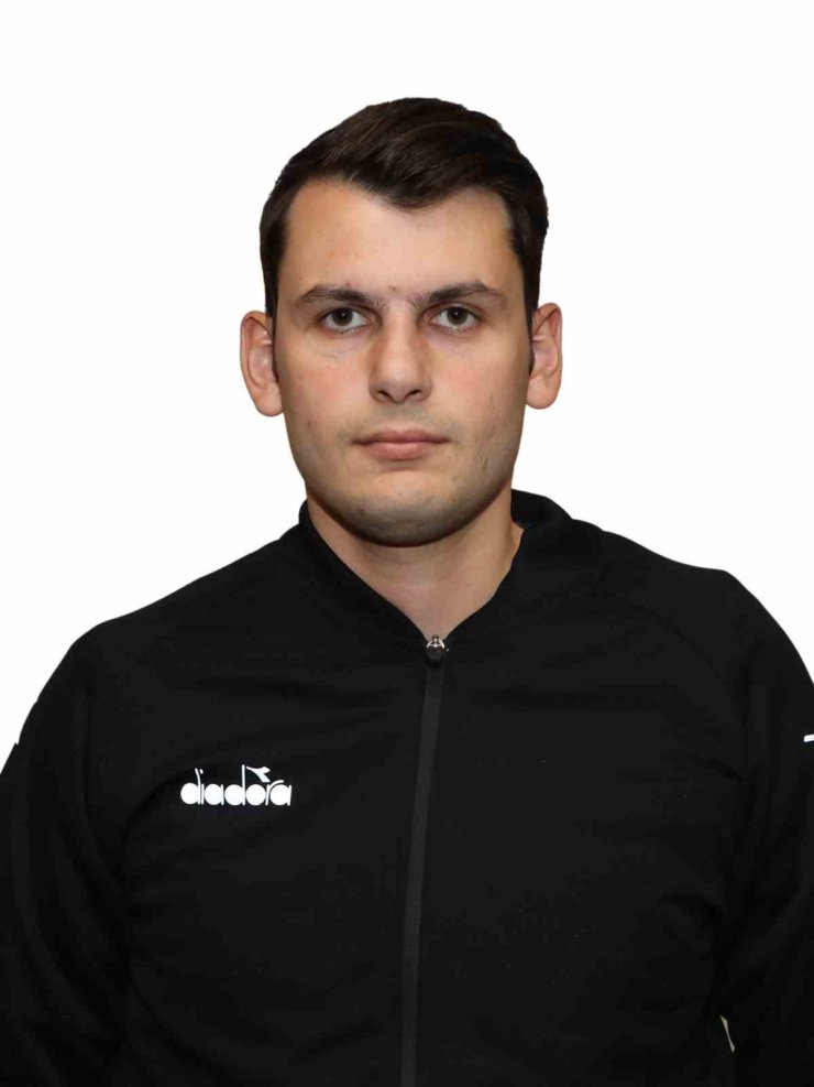 Oyundan atılınca hakemi bıçaklamıştı, futboldan süresiz men edildi