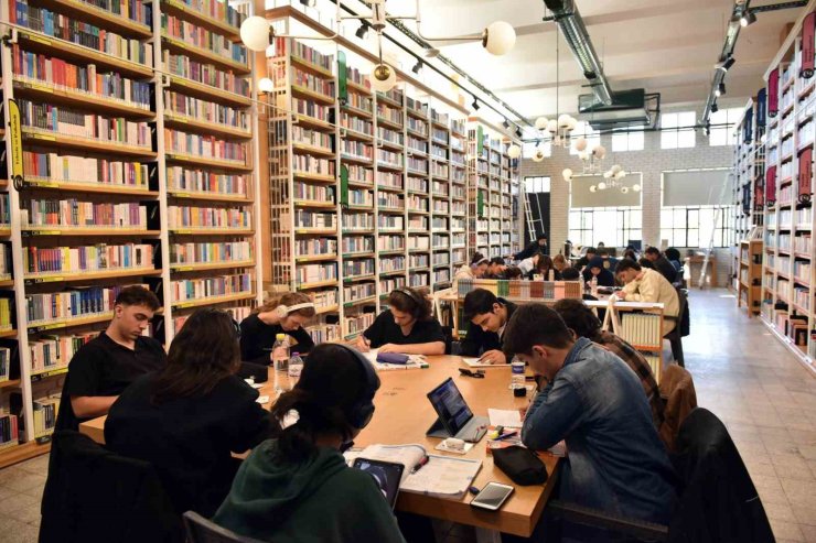 Araştırmacıların gözdesi: Cemil Meriç Kütüphanesi