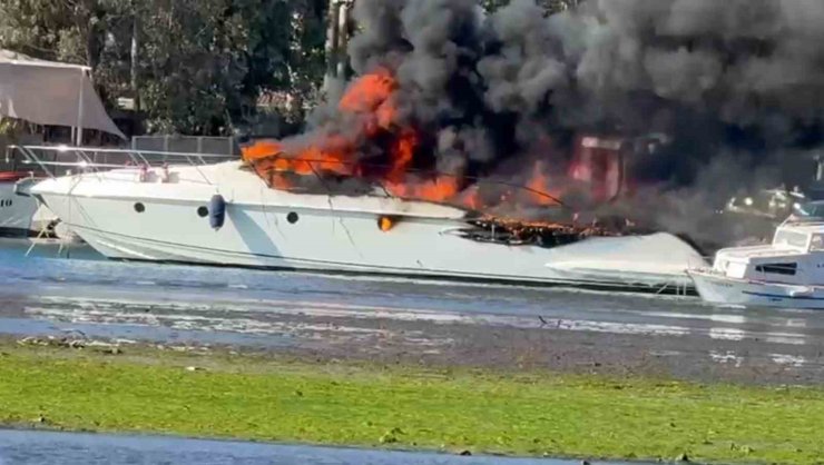 Marmaris’te lüks motoryatta yangın
