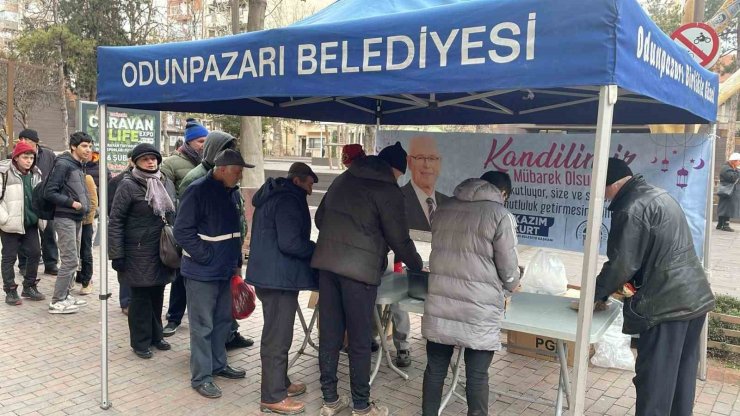 Odunpazarı Belediyesi’nden Regaip Kandili’nde helva ikramı