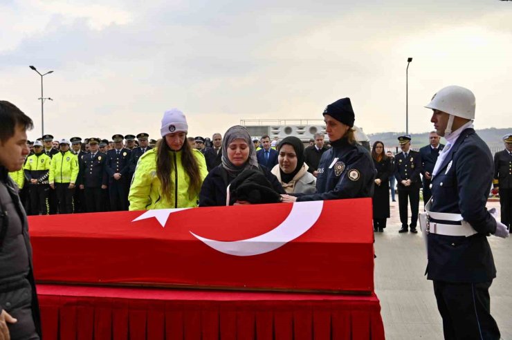 Yalova’da kalp krizi geçirerek vefat eden polis memuru için tören