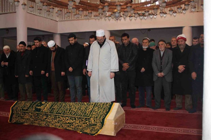 Otobüs kazasında hayatını kaybeden 3 kişi Mardin’de toprağa verildi