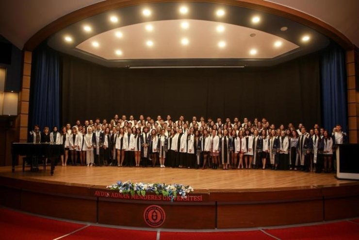 Diş Hekimliği Fakültesi öğrencileri beyaz önlük giydi