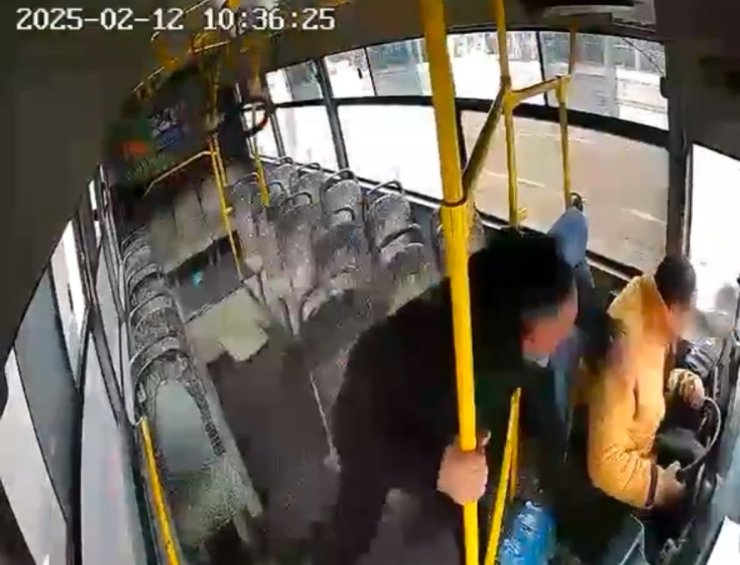 Halk otobüsünde korku dolu anları yaşanmıştı: Şoförün şekeri ve tansiyonu düşmüş