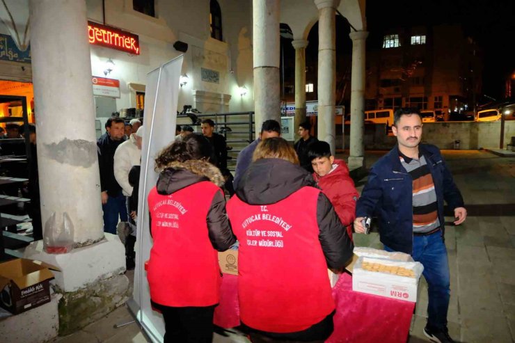 Kuyucak Belediyesi’nden kandil hayrı
