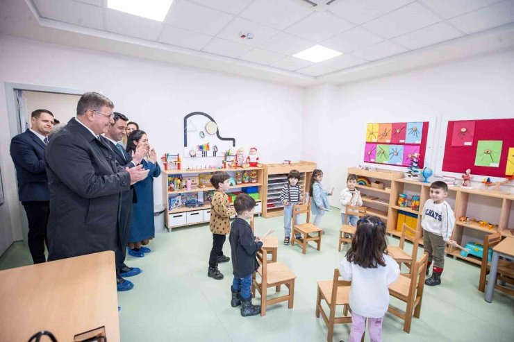 Başkan Tugay Yamanlar’da 20’nci çocuk etkinlik merkezinin açılışını yaptı