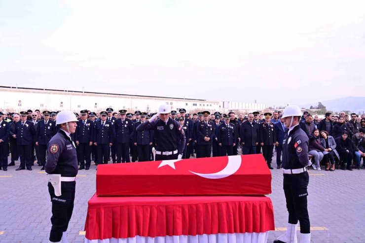 Geçirdiği kalp krizi sonucu hayatını kaybeden polis memuru için tören düzenlendi