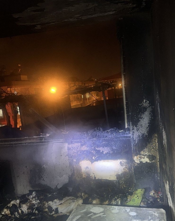 Mersin Tarsus’ta ev yangını