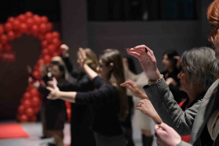 Nilüferli çiftlerden Sevgililer Günü tangosu