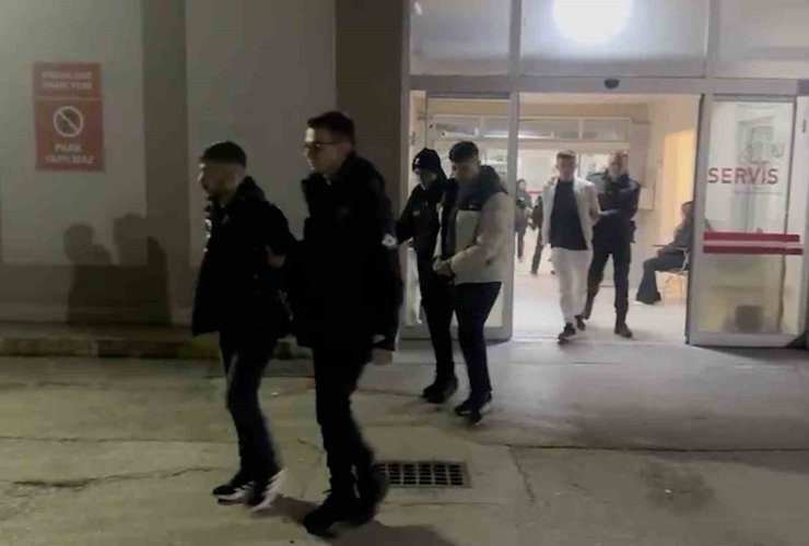 Polisten kaçmak isterken kaza yaptılar