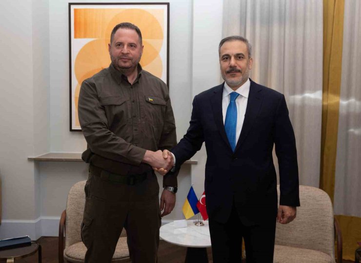 Bakan Fidan Ukrayna Cumhurbaşkanlığı Ofisi Başkanı Andriy Yermak ile görüştü