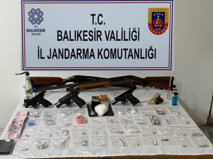 Balıkesir’de jandarmadan kaçakçılık ve uyuşturucu operasyonu: 53 şüpheli yakalandı