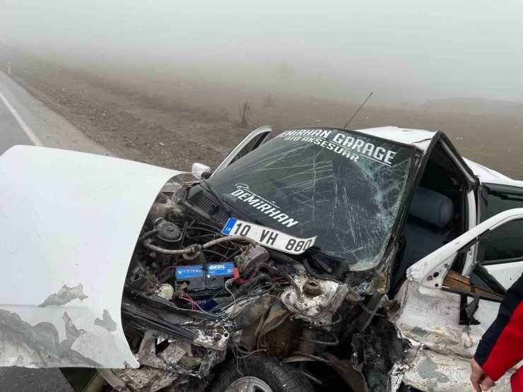 Hurdaya dönen otomobilden sağ çıktı